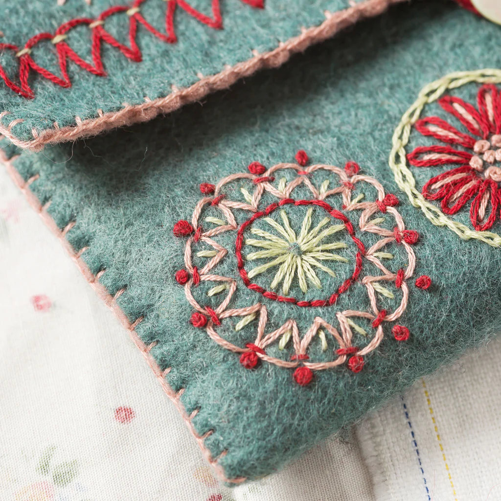 Corinne Lapierre - Sewing Pouch Felt Craft Mini Kit