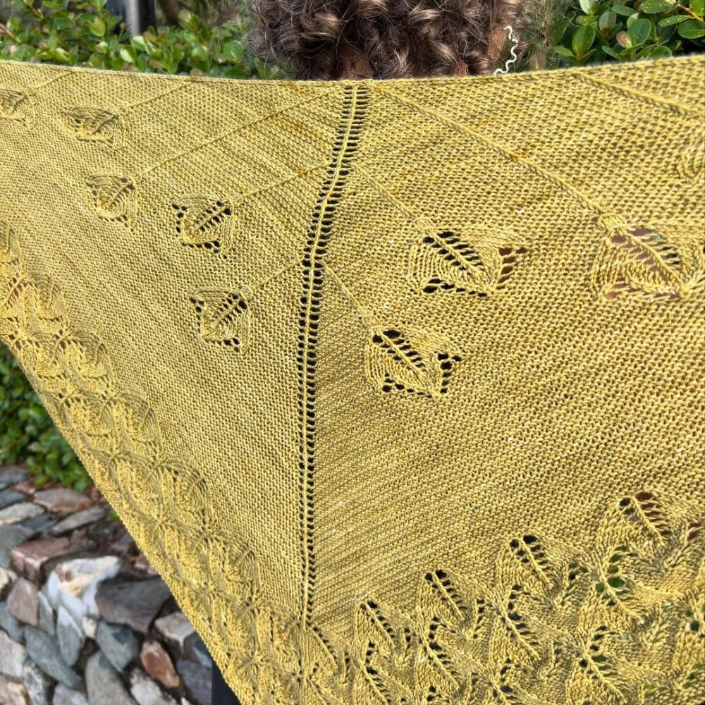 Vera Loves Knitting - Fronde Shawl - Digital Pattern