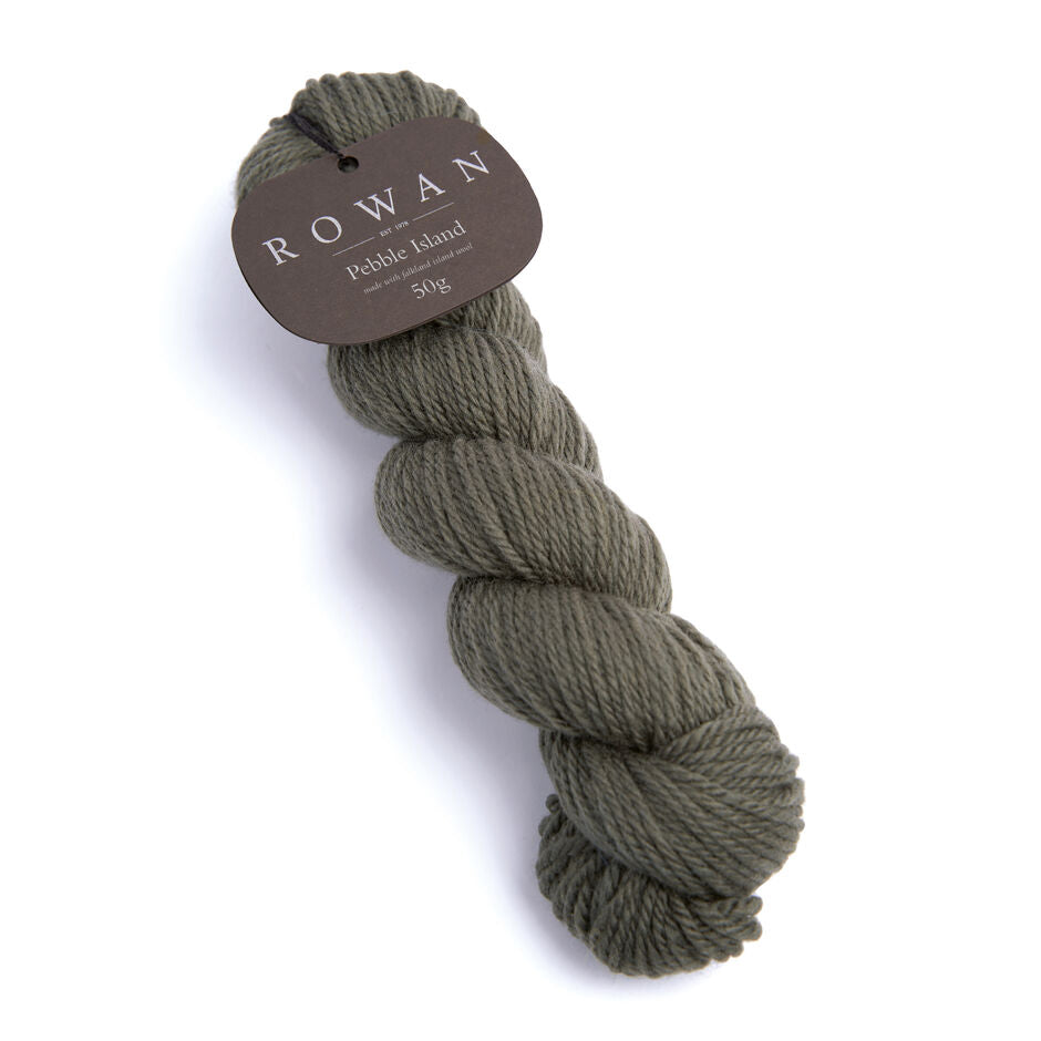 Premium 100% merino wool from the Falkland Islands, hand-sheared and expertly spun in Yorkshire, highlighting exceptional quality.
