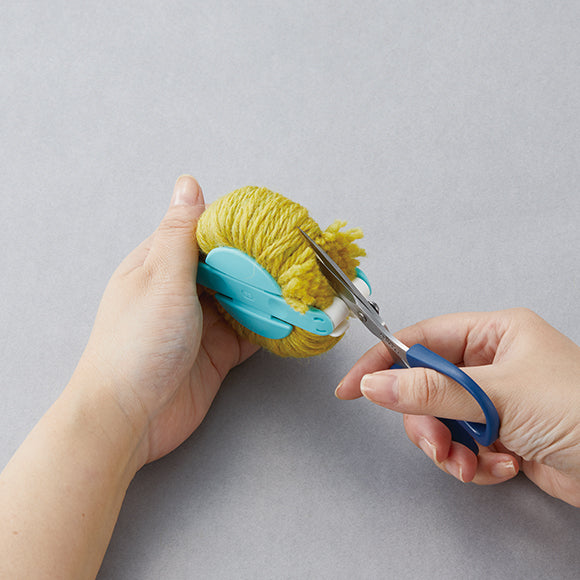 Clover Pom Pom Maker Extra Large 3128