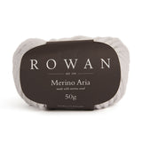 Bulky Merino Aria yarn, 50g, featuring a soft halo and ideal for quick projects; gentle on the skin and easy to dye in silver grey colour.